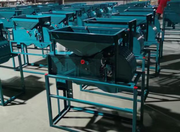آلة فرز الحبوب الأوتوماتيكية ل - مراجعة Combine Harvester Mini وسعره